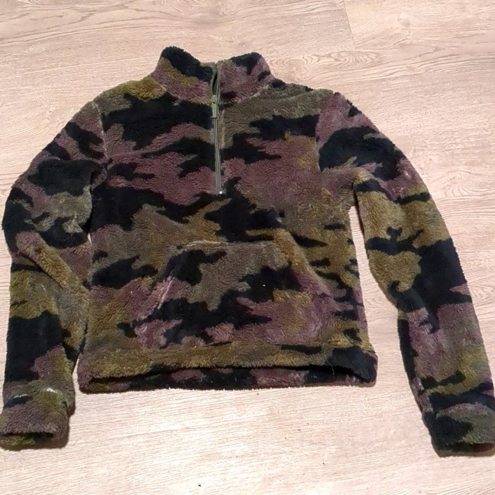 Camo sweatshirt